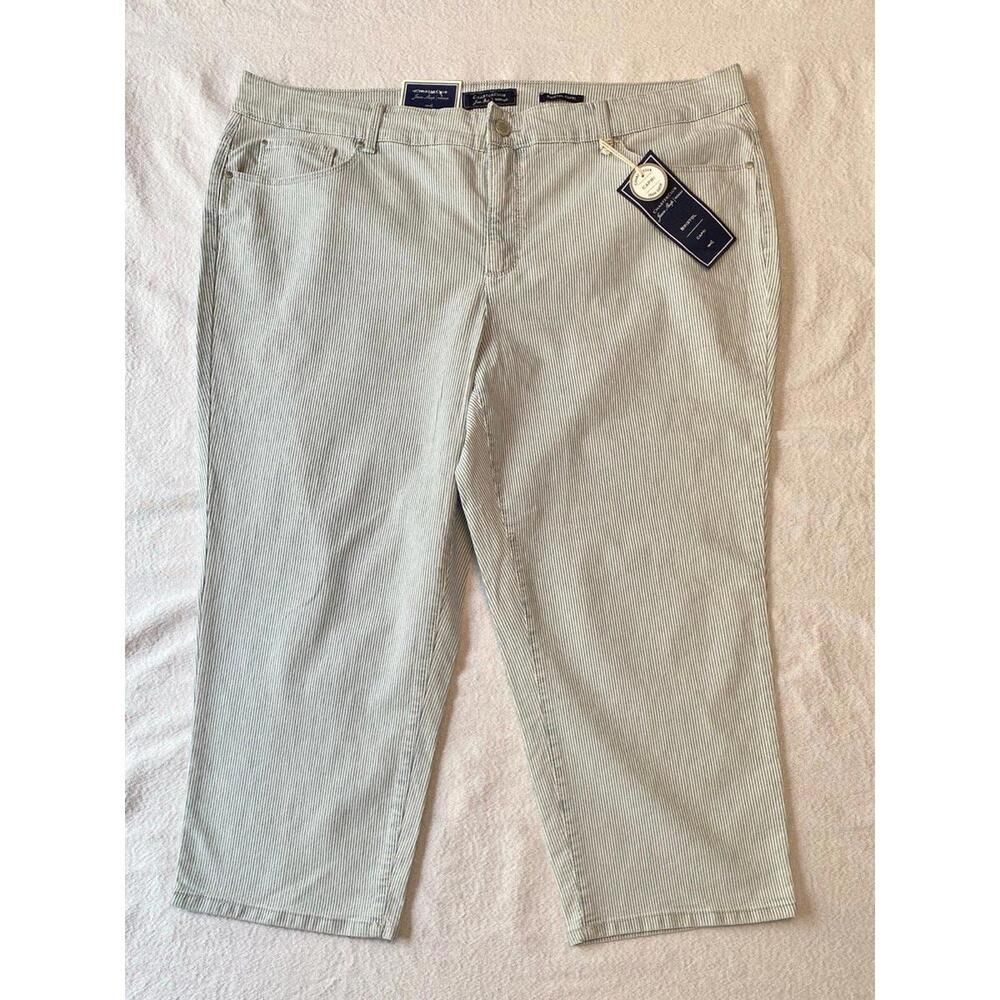 NWT Charter Club pinstripe Bristol capris pants. Size 20W